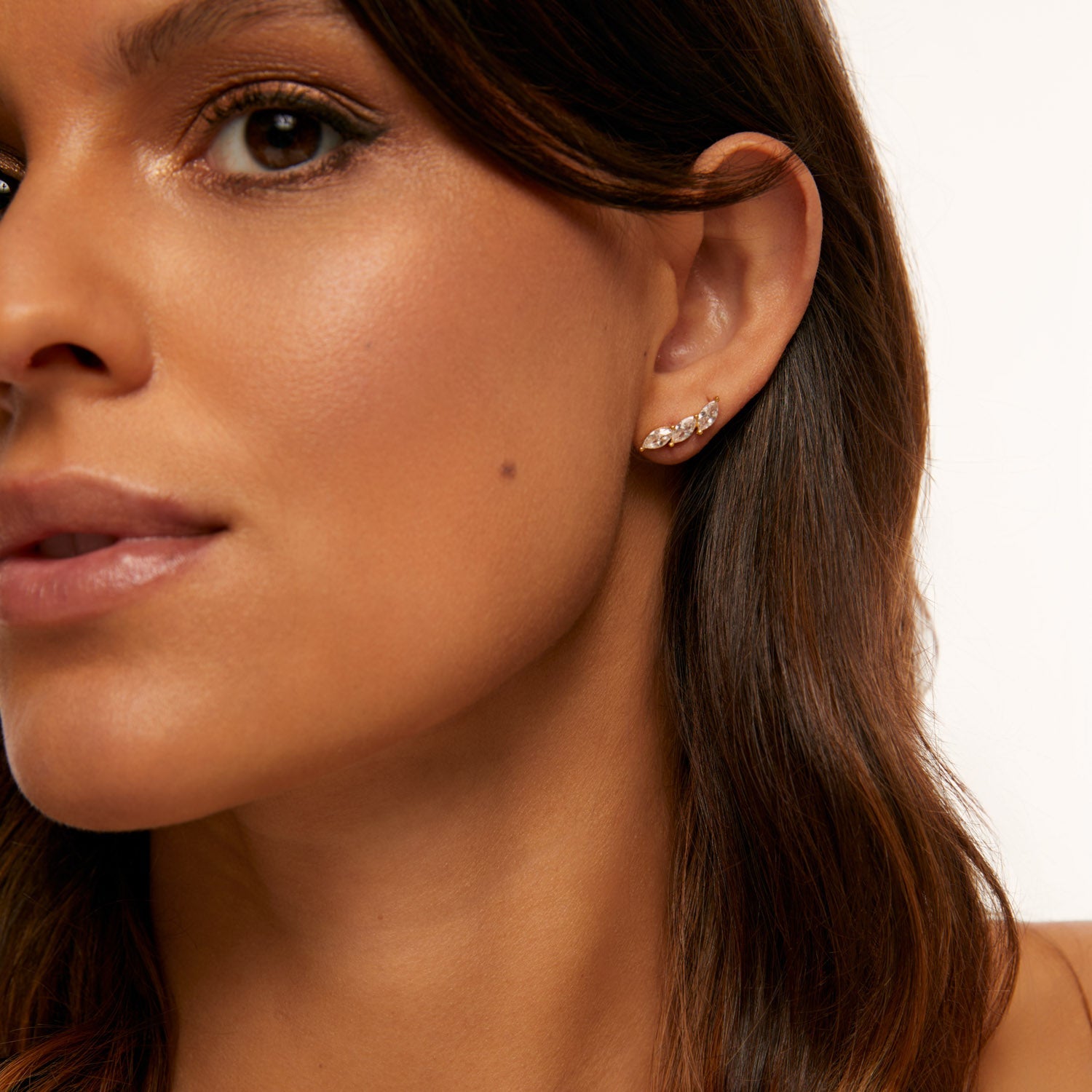 Brincos Florença Branco Banhados em Ouro 18k