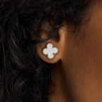 Brincos de Trevo Branco Banhados em Ouro 18k