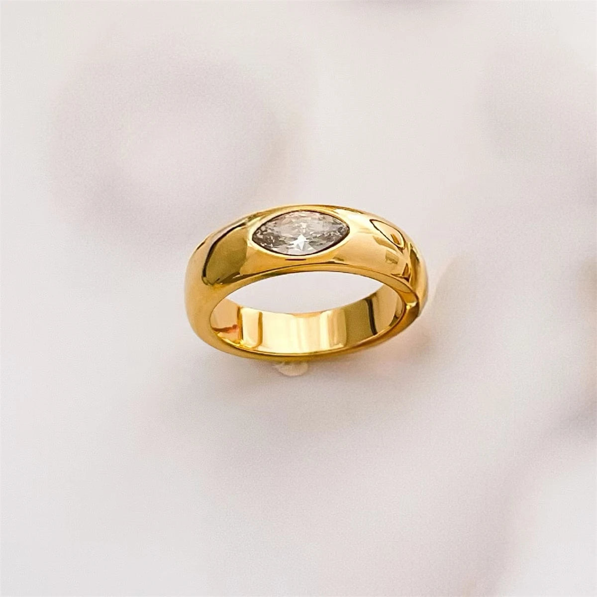 Anel Vintage Banhado a Ouro 18K com Pedras Coloridas – Design Retrô em Aço Inoxidável