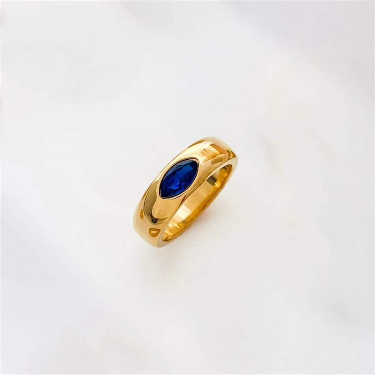 Anel Vintage Banhado a Ouro 18K com Pedras Coloridas – Design Retrô em Aço Inoxidável