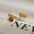 Anel Ajustável Dourado com Pérola Natural e Pedra Olho de Tigre – Banhado a Ouro 18K