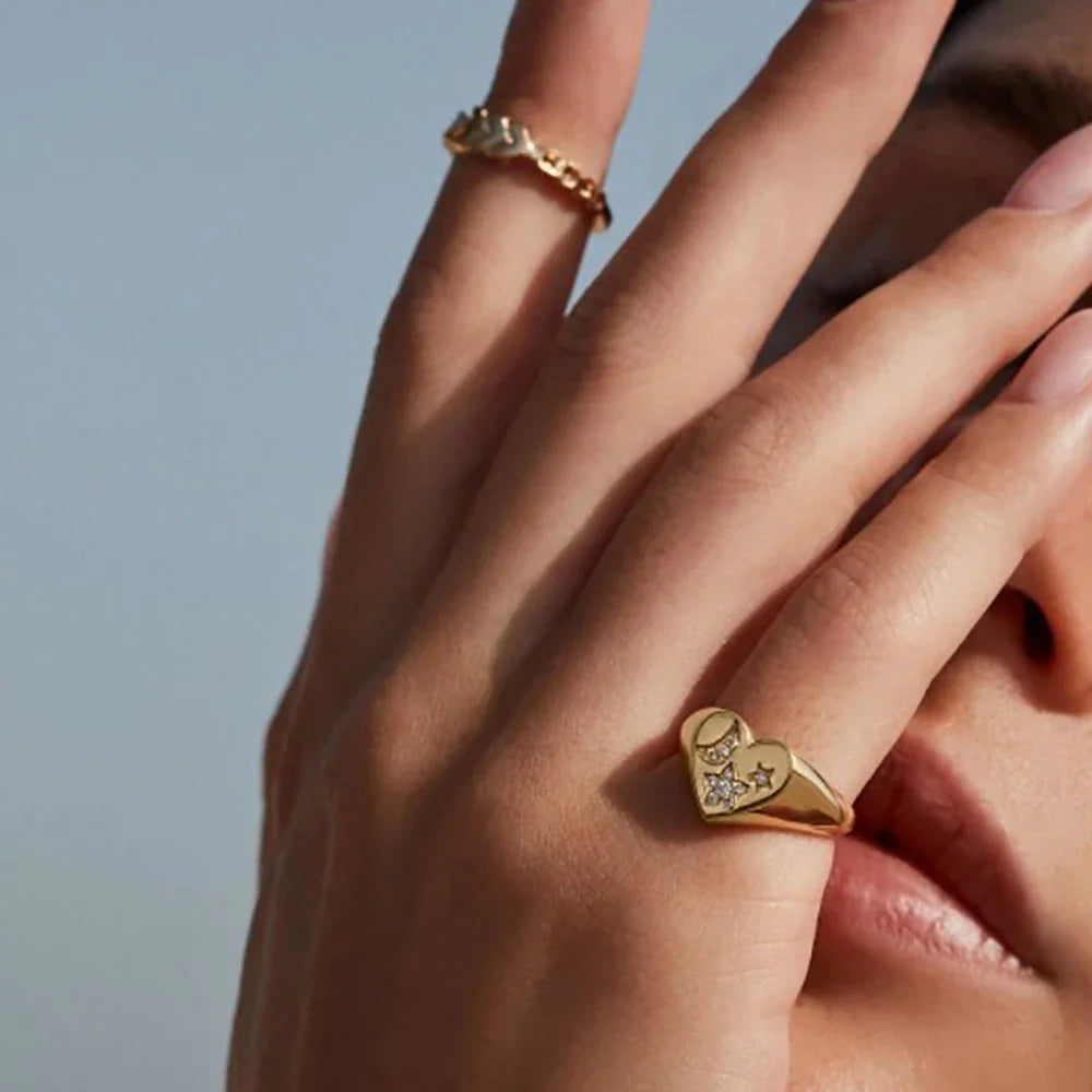 Anel Feminino Coração com Zircônia – Aço Inoxidável 316L Banhado a Ouro