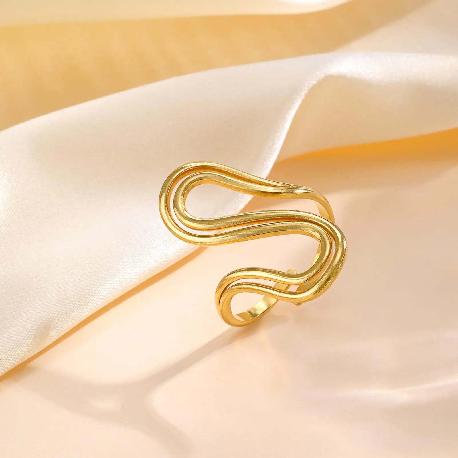 Anel Dourado Abstrato em Aço Inoxidável –  Joia Minimalista Banhada a Ouro 18K