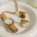 Anel Ajustável Dourado com Pérola Natural e Pedra Olho de Tigre – Banhado a Ouro 18K